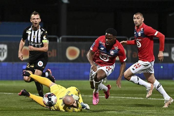 争夺晋级名额，双方势均力敌将决胜负