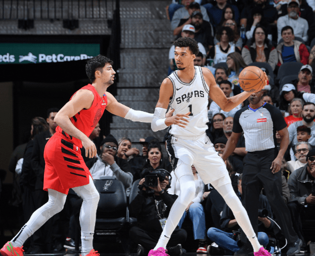 开云体育-爵士对阵雷霆，文班亚马主宰比赛走向