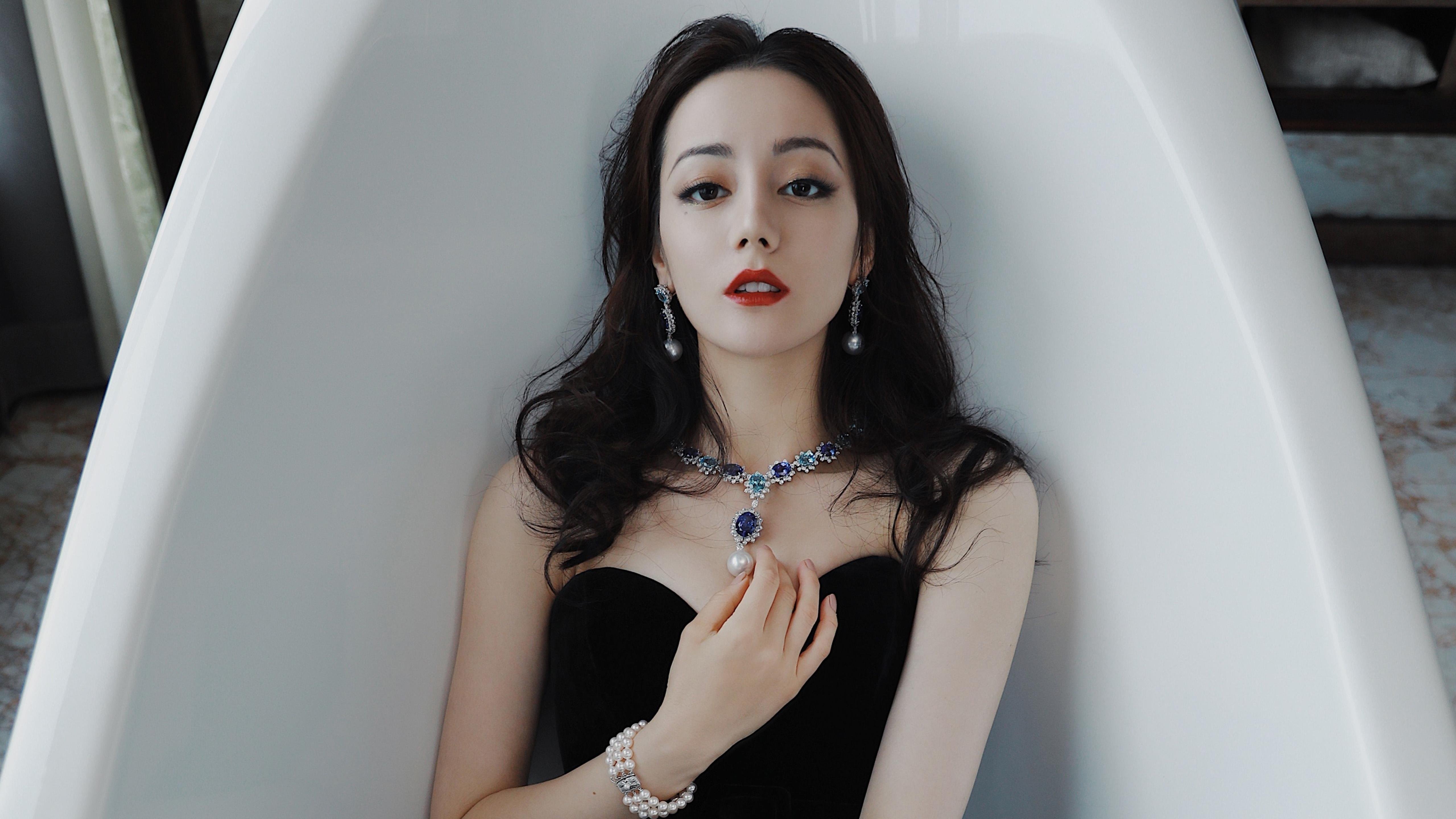 开云下载-绿茵双城记，从波兰强压厄瓜多尔到德里赫特德甲争冠战封神