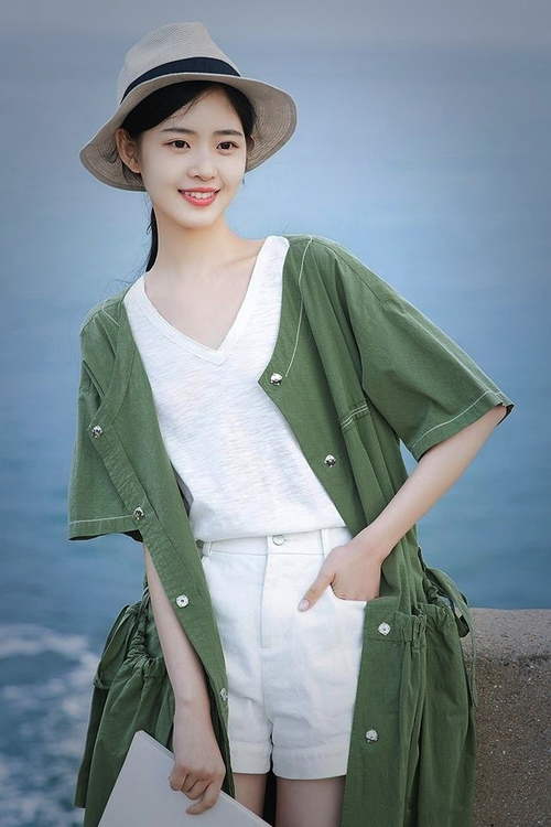 铁血蓝军与沙漠之狐，当足球场成为世界秩序的微缩舞台