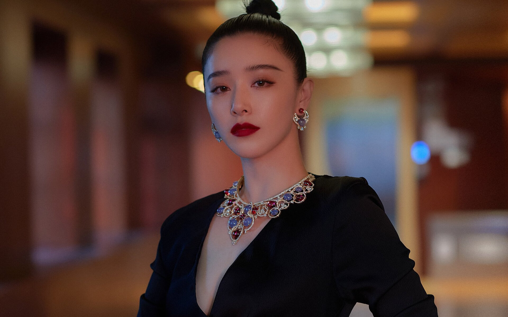 北欧风暴席卷F组，丹麦横扫波兰，哈兰德闪耀赛场，门将神勇铸就铁壁防线
